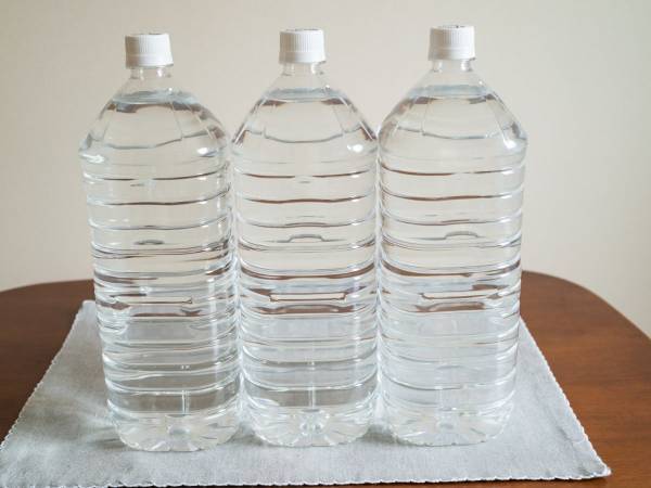 ペットボトルの底、形状がバラバラなのはなぜ？　理由に「だからか」「納得です」