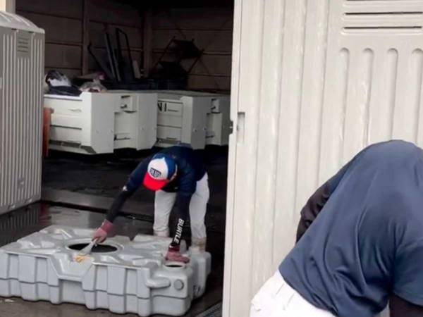 使用後の仮設トイレ、どうしているの？　ある会社の投稿に「これぞ日本人がなせる技」