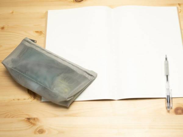 そんな使い方もあるのか！　無印ペンケースの思いもよらぬ活用法に「便利だわ」「万能じゃん」