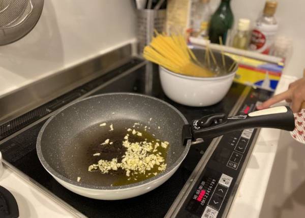 茹で汁を○○するだけ　いつもの材料で本格ペペロンチーノを作る方法に「うまそー！」