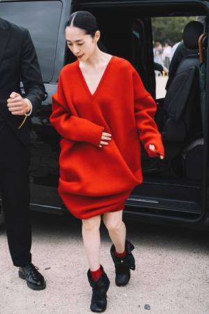 深津絵里、ミニドレスを着用した姿に「５０歳になっても魅力的」「いつまで可愛いんですか！」