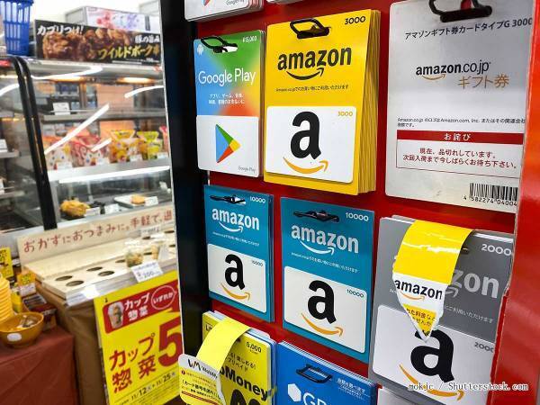 コンビニで買い物する高齢男性に、声をかけた理由とは？　お笑いタレントの行動に「お手柄」