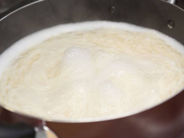 「日本に来る人、そうめんに気を付けて」　ラトビア人男性の『注意喚起』に共感