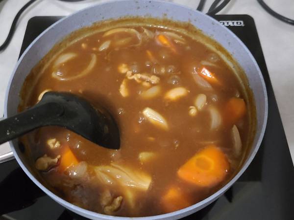 カレーにハチミツを入れるベストタイミングは？　企業に回答に「間違ってた」「そんな理由があったとは」