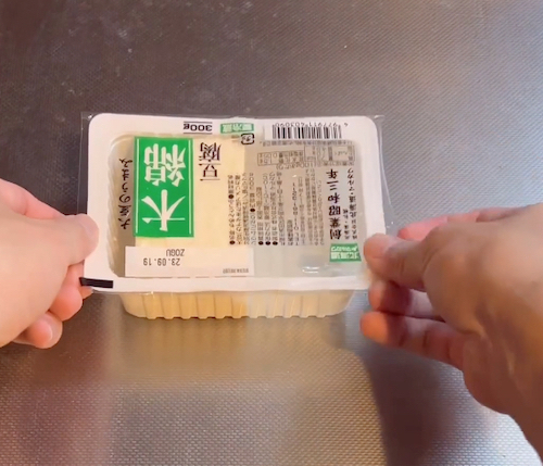 使いかけの豆腐はどう保存する？　目からウロコのテクに「これすごい」「絶対やる」