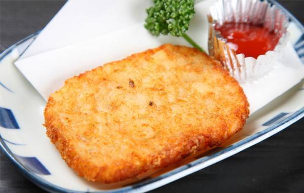 「暗いと間違える！」「疲れてたんだろ」３個１セットのハンバーグに貼られたラベルは？