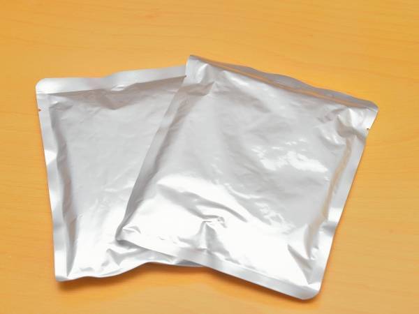 レトルト食品の袋をまっすぐ開封するコツ　ハサミ不要の方法に「そうすればよかったのか！」