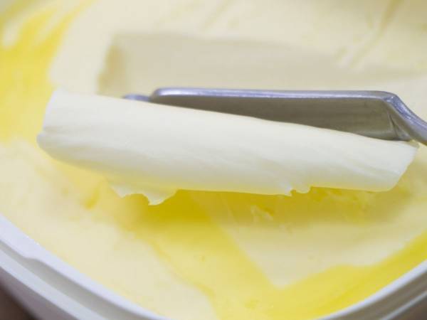 マーガリンが黄色く変色、いったいなぜ？　思わぬ原因に「そんな理由が」「知りませんでした」