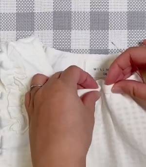 そのまま捨ててない？　襟元がゆるんだ服のリメイク術に「そんな方法が…！」