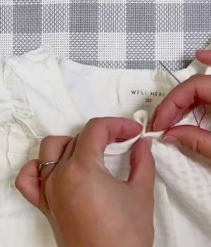 そのまま捨ててない？　襟元がゆるんだ服のリメイク術に「そんな方法が…！」