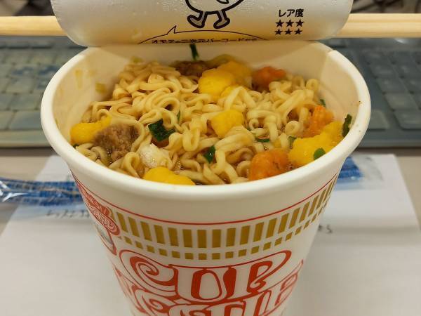 カップヌードルを食べようとして思わず「えっ？」　衝撃的な光景に「五度見した」「これはビビる」