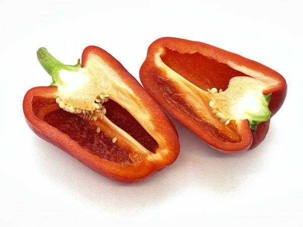 「なぜ今まで思い付かなかったんだ」「常識が覆る」　パプリカの種が飛び散らない切り方に感動