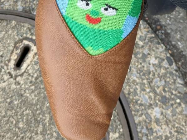 「頭を抱えるやつ」「ごめん笑った」　電車に乗ろうとして、女性がハッとした理由は？