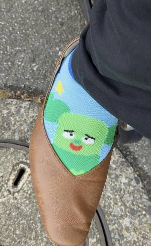 「頭を抱えるやつ」「ごめん笑った」　電車に乗ろうとして、女性がハッとした理由は？