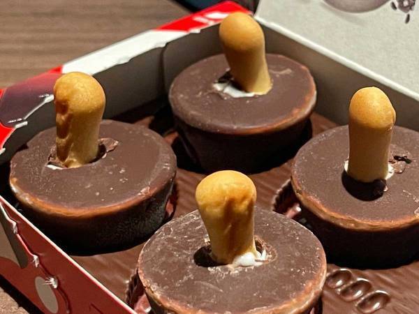 『たけのこの里派』が嫉妬する？　きのこの山の斬新な食べ方に「この発想はなかった」