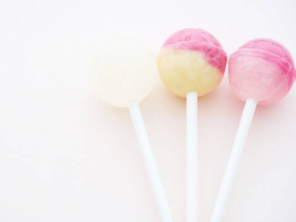 チュッパチャップス、どう開ければいいの？　誰でもできる方法に「お見事」「やってみます」