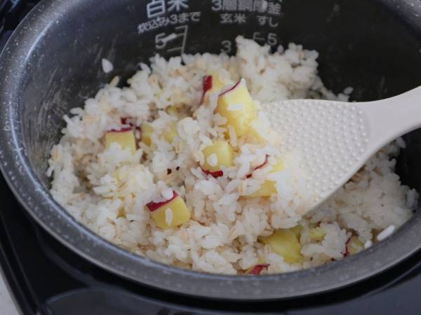 ウソみたいにおいしい「サツマイモご飯」の作り方　アレを大さじ１杯加えるだけで？