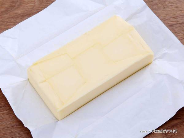 銀紙を付けたまま…こうする！　バターの上手な保存方法に「感動」「その手があったか」