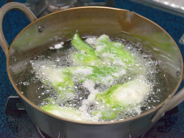 温度計なしでOK！　日清オイリオが教える揚げ油の温度チェック術