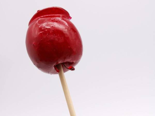 ハイチュウでキュートにディップ！　公式がおすすめする新感覚のリンゴ飴レシピ