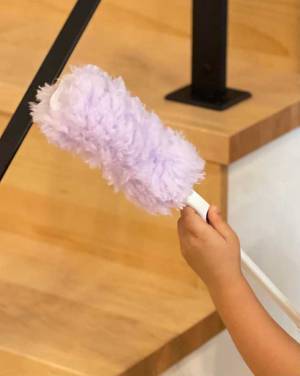 クイックルハンディを手に持つ３歳児、拭いた場所は…？　「それはそれで助かる」