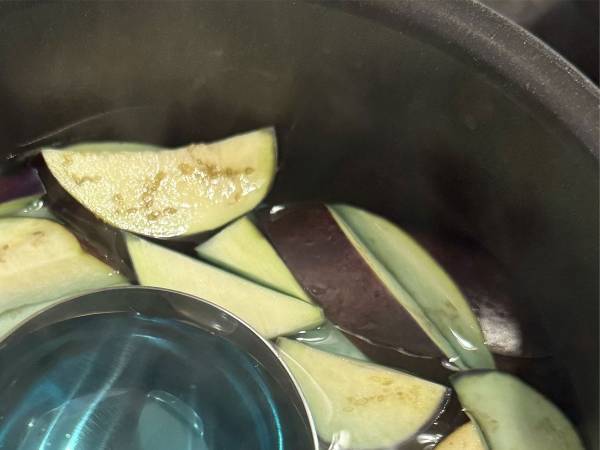 味噌汁にしたいけど「色がやばい」　不安しかない光景に「えっ」「劇物みたい」