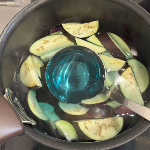 味噌汁にしたいけど「色がやばい」　不安しかない光景に「えっ」「劇物みたい」