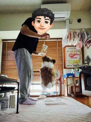 「おすわりって伝えたはずなのに…」　子犬の写真に、メロメロになる人が続出！