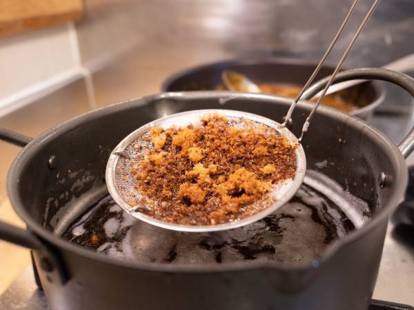 揚げ油、何回使ってる？　日清オイリオが紹介する「油の替え時チェック項目」