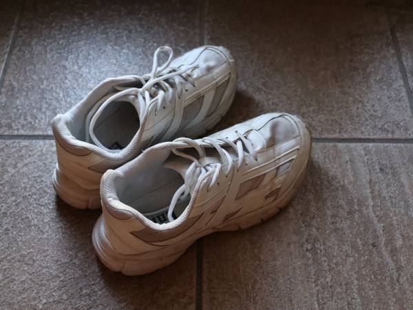 「靴が滑る」「転びそう」　雨の日のトラブルを回避する裏技