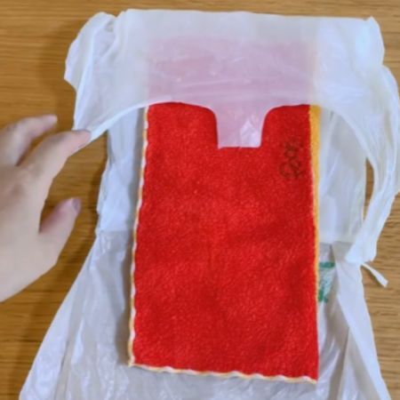 もしもの時に備えて覚えておきたい！　ビニール袋を使った簡易おむつの作り方に「これは役立つ」