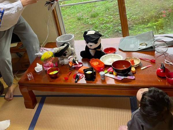 ごっこ遊びをする娘　家族の対応に１２万『いいね』！　「まじで最高」「笑っちゃった」