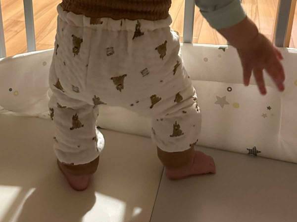 「赤ちゃんの服装、これで合ってる？」→まるであのキャラだと話題に