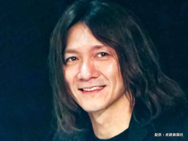 喉頭がんを患っていたことを公表した、吉井和哉　報告に「いつまでも待ってます」の声