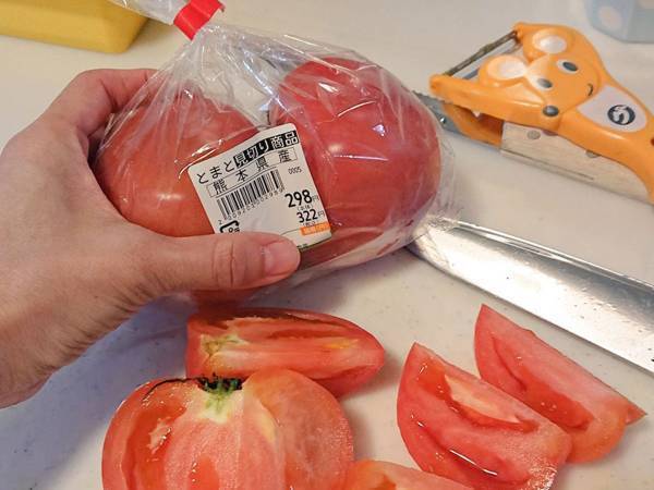 トマトの値段を見て「高っ！」といってしまった女性　すると、見知らぬおじいさんが…