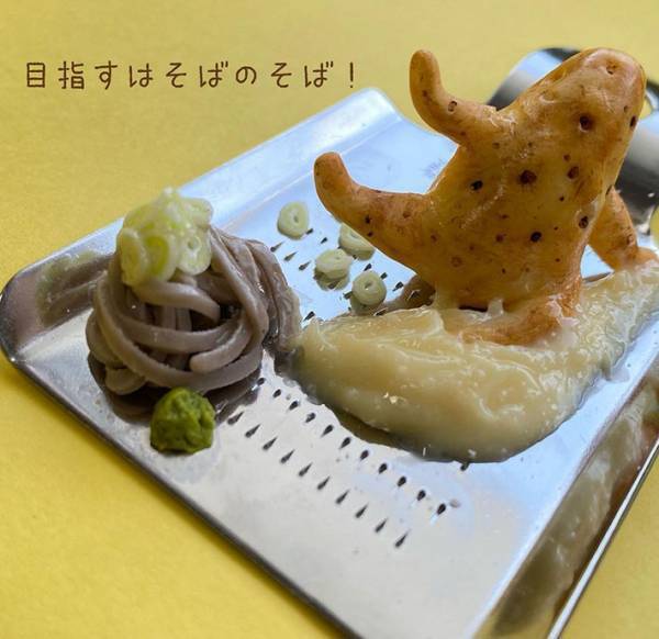 とろろが蕎麦に向かってズザアァァ！　身を削ったスライディングに「この発想はなかった」