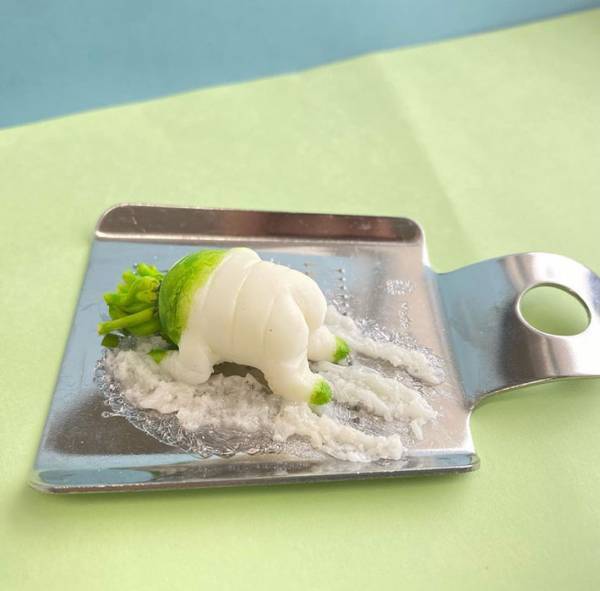 とろろが蕎麦に向かってズザアァァ！　身を削ったスライディングに「この発想はなかった」