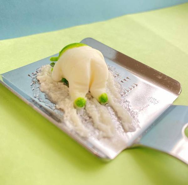 とろろが蕎麦に向かってズザアァァ！　身を削ったスライディングに「この発想はなかった」