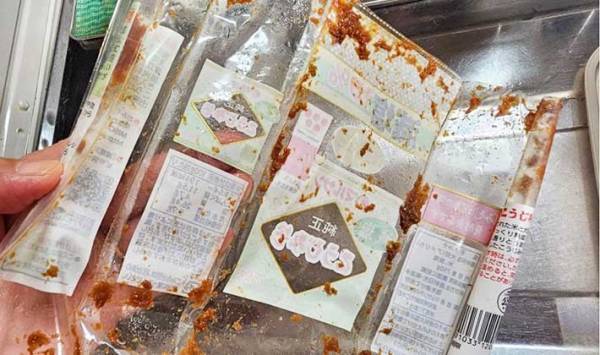 袋入りの味噌を驚くほど簡単に容器に移し替える方法　「早く知りたかった」「絶対やる」