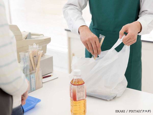 「お箸つけますか」に嫌味で返す客　ラトビア人が「一度海外へ行け」と思う理由は？