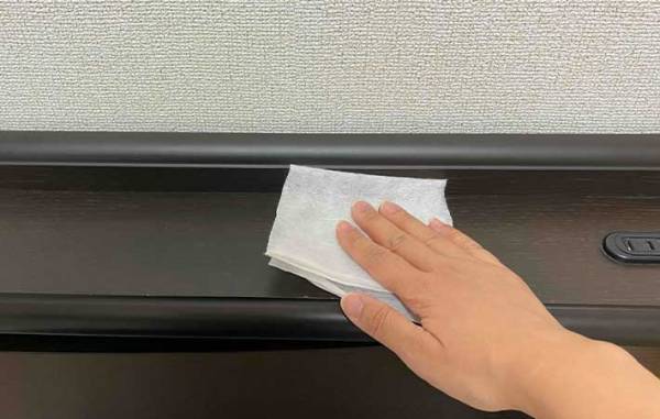 除菌シートのフタが開いてた…　干からびたシートの思わぬ使い道に「もうガッカリしない」