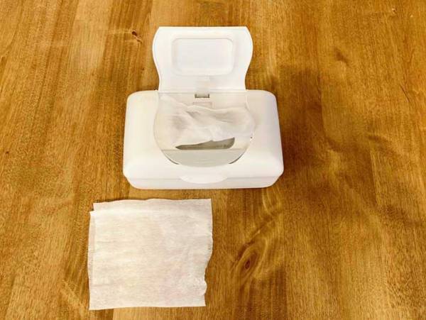 除菌シートのフタが開いてた…　干からびたシートの思わぬ使い道に「もうガッカリしない」