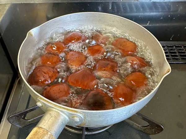 硬すぎる栗の皮、どうやって剥いてる？　つるりと剥けるコツに「意外と簡単！」