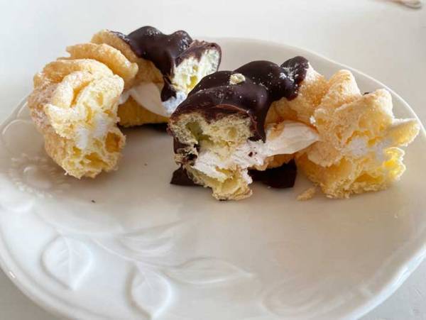 買ったミスド、そのまま食べてる？　公式おすすめの意外な『食べ方』に「こっちのが好きかも」