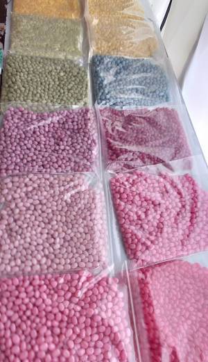 アレを大量に分別した結果…？　怪しすぎる現場に「何色のブツがオススメですか？」