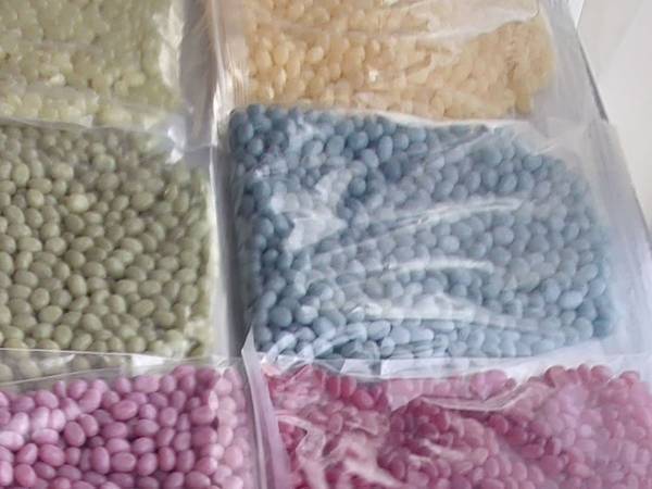 アレを大量に分別した結果…？　怪しすぎる現場に「何色のブツがオススメですか？」