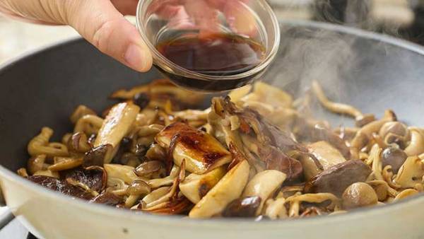 「キノコはこれで化ける」　スーパーの担当者が伝授する、簡単キノコ料理とは？