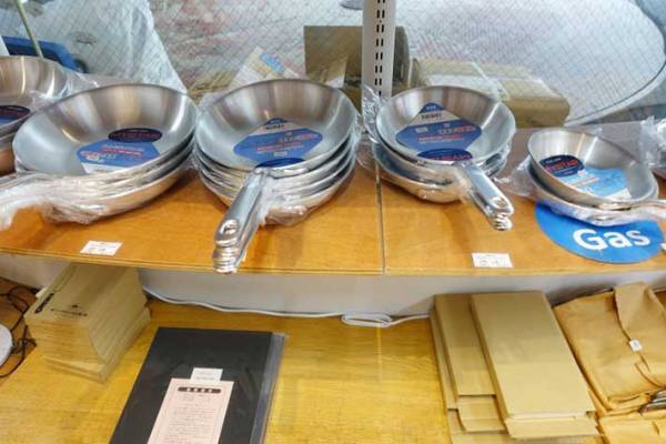 老舗道具店「目的別に選んで！」　自分にピッタリの『フライパンの選び方』とは？