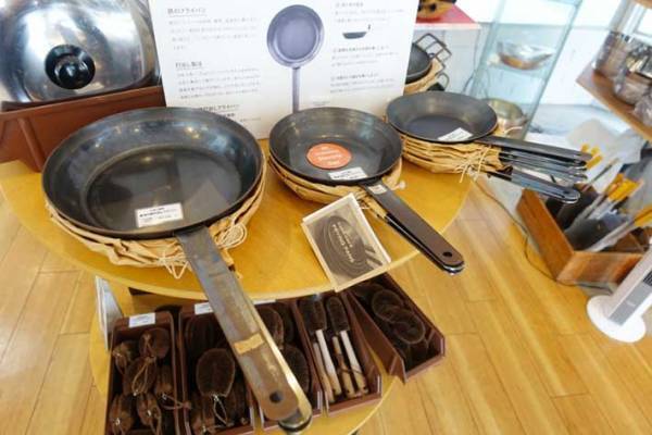 老舗道具店「目的別に選んで！」　自分にピッタリの『フライパンの選び方』とは？