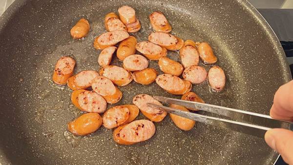 ウインナーとキャベツを使って？　現役シェフ考案の『ジャーマンキャベツ』が食欲をそそる